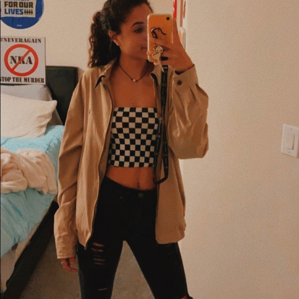 Meet your Posher, Alexis